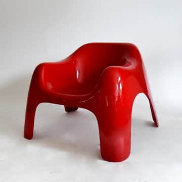 A modern, single-seater armchair with a fluid, molded design. The chair features a continuous, round… — 3D model