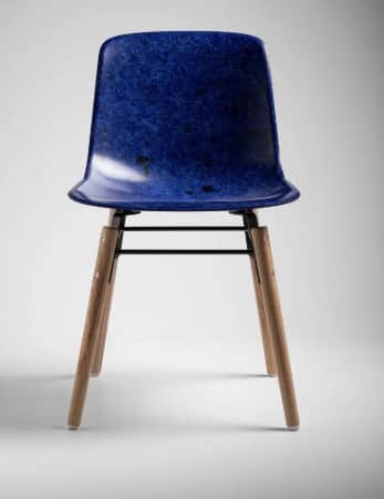 A modern dining chair featuring a dark blue, textured molded plastic seat and back, supported by spl… — 3D model
