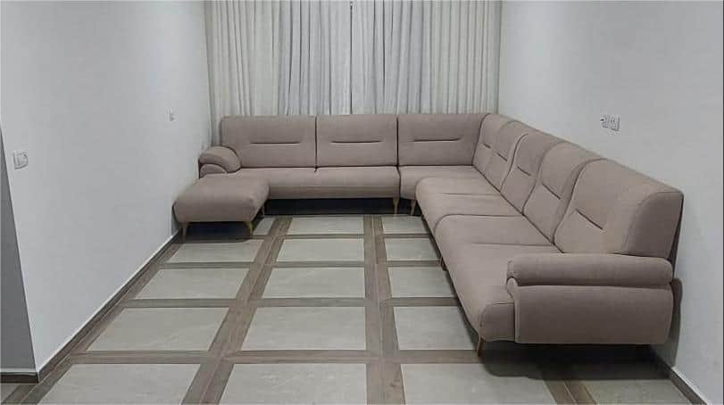 A large, U-shaped sectional sofa in a light beige fabric, featuring modular components, subtly tufte… — free SKP 3D model