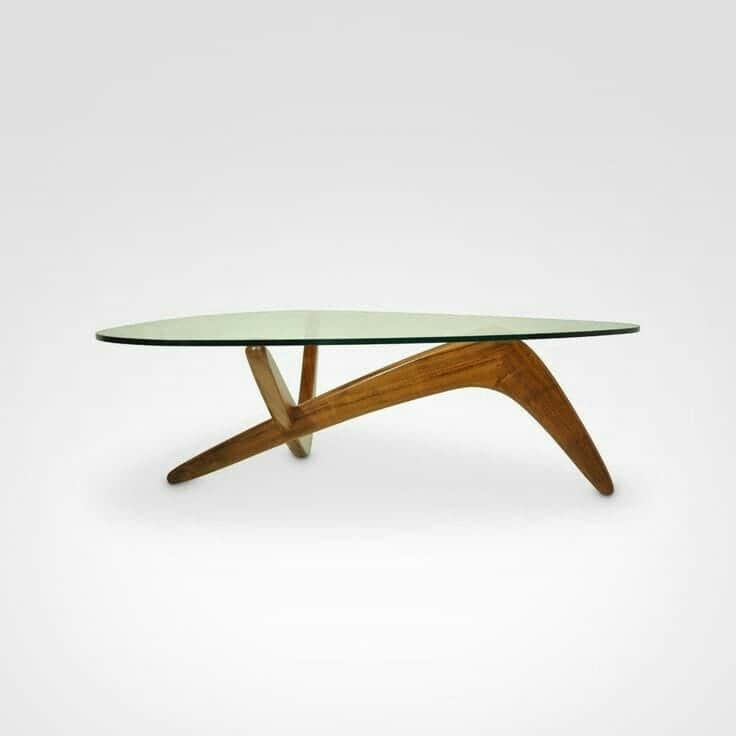A low-profile coffee table featuring an organic, triangular-shaped clear glass top supported by a sc… — free STL 3D model