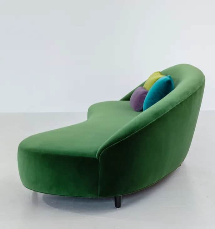 A modern chaise lounge upholstered in rich emerald green velvet, featuring a gracefully curved and e… — free GLTF 3D model