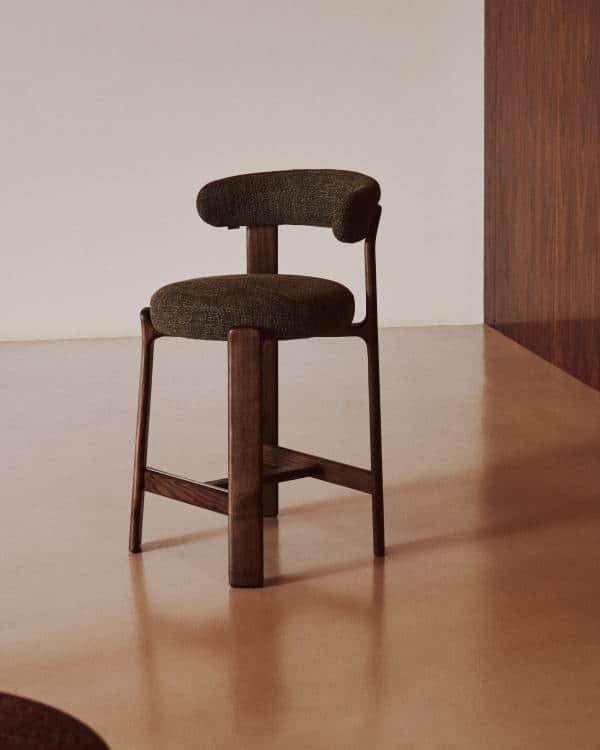 A modern bar stool with a dark wooden frame and a curved, upholstered seat and backrest in a texture… — free SKP 3D model