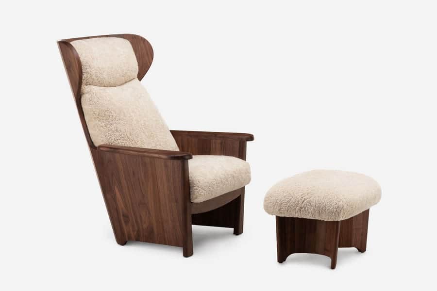 A contemporary lounge chair featuring a sturdy dark walnut wood frame and plush cream-colored shearl… — 3D model