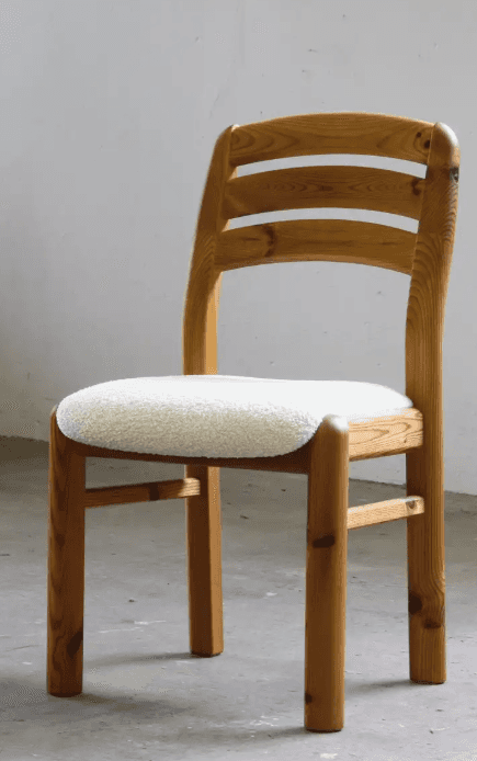 A wooden chair with a light-colored, textured seat cushion. The chair has a slatted backrest and rou… — free SKP 3D model