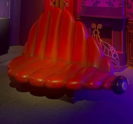 A red, uniquely shaped bench with a rounded, segmented seat resembling a series of inflated cushions… — free SKP 3D model