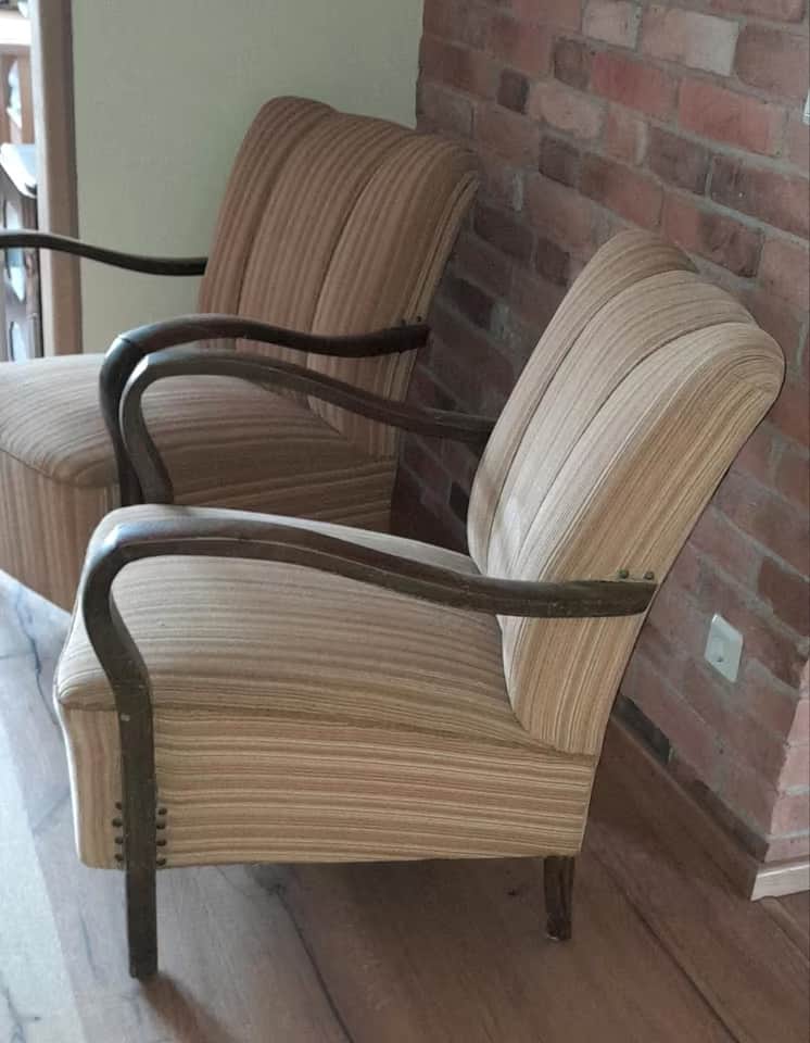 A vintage armchair with a high, channeled back and padded seat. The chair features curved wooden arm… — free OBJ 3D model