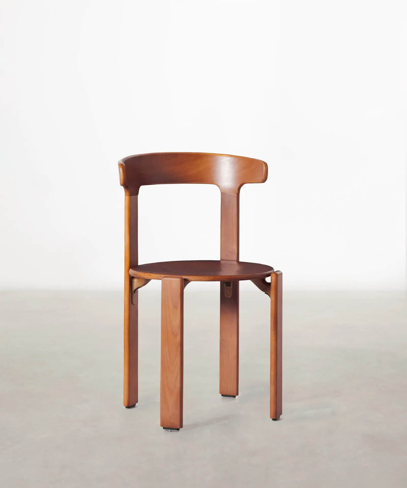 A wooden chair with a curved backrest and a circular seat. The chair has four straight legs. The des… — 3D model
