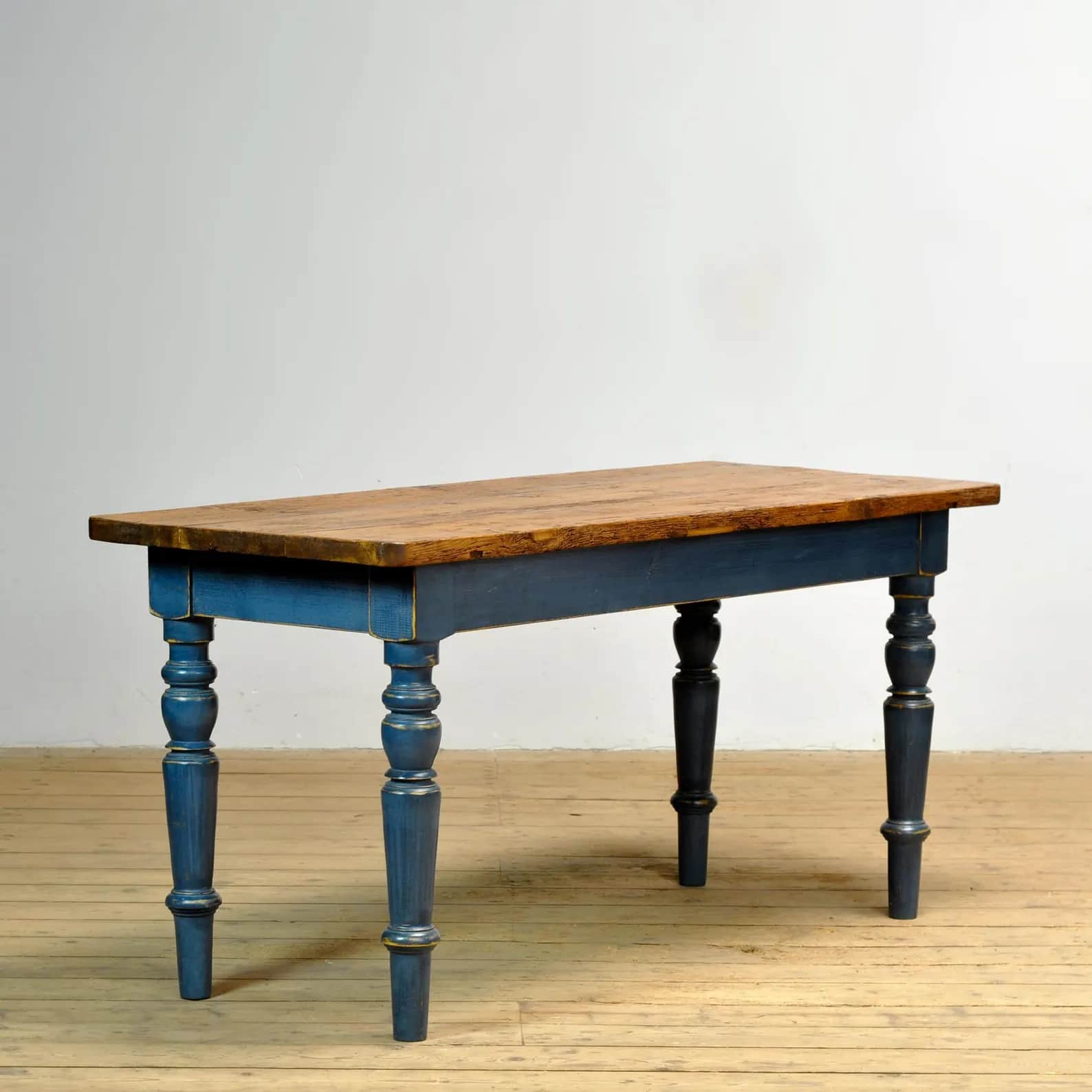 A long rectangular wooden bench featuring a natural wood top and a distressed dark blue painted base… — free STL 3D model