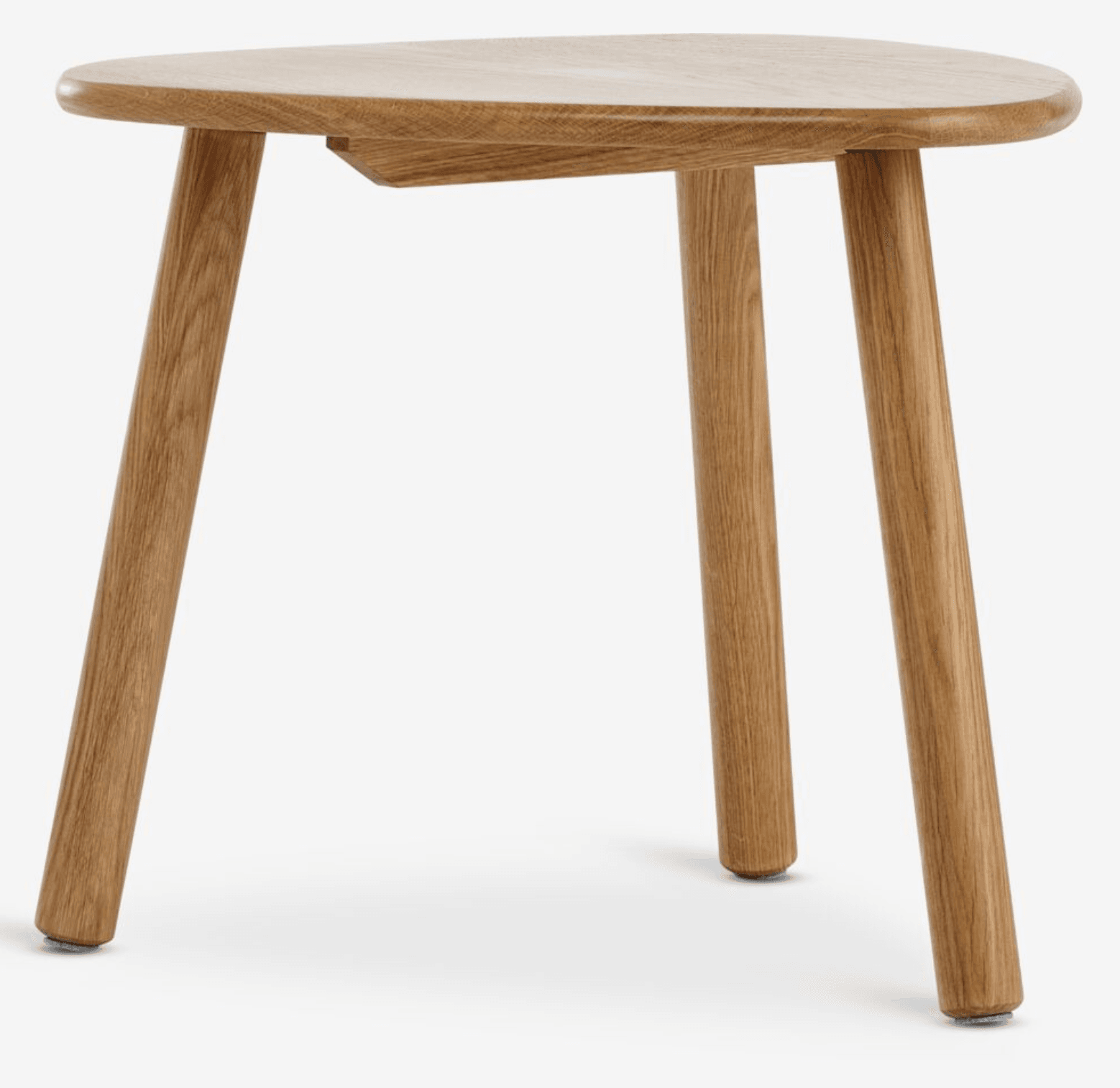 A small, light-toned wooden table featuring an organically shaped top with rounded edges and three splayed, cylindrical legs, all crafted from natural oak wood. — 3D model