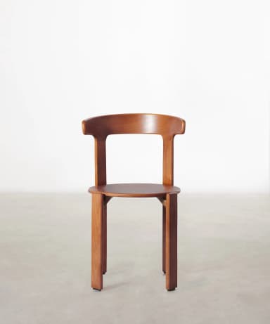 A wooden chair with a curved backrest and a circular seat. The chair has four straight legs. The design appears modern with clean lines and a focus on the natural grain of the wood. — 3D model