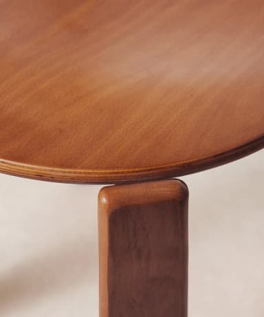 A wooden chair with a curved backrest and a circular seat. The chair has four straight legs. The design appears modern with clean lines and a focus on the natural grain of the wood. — 3D model