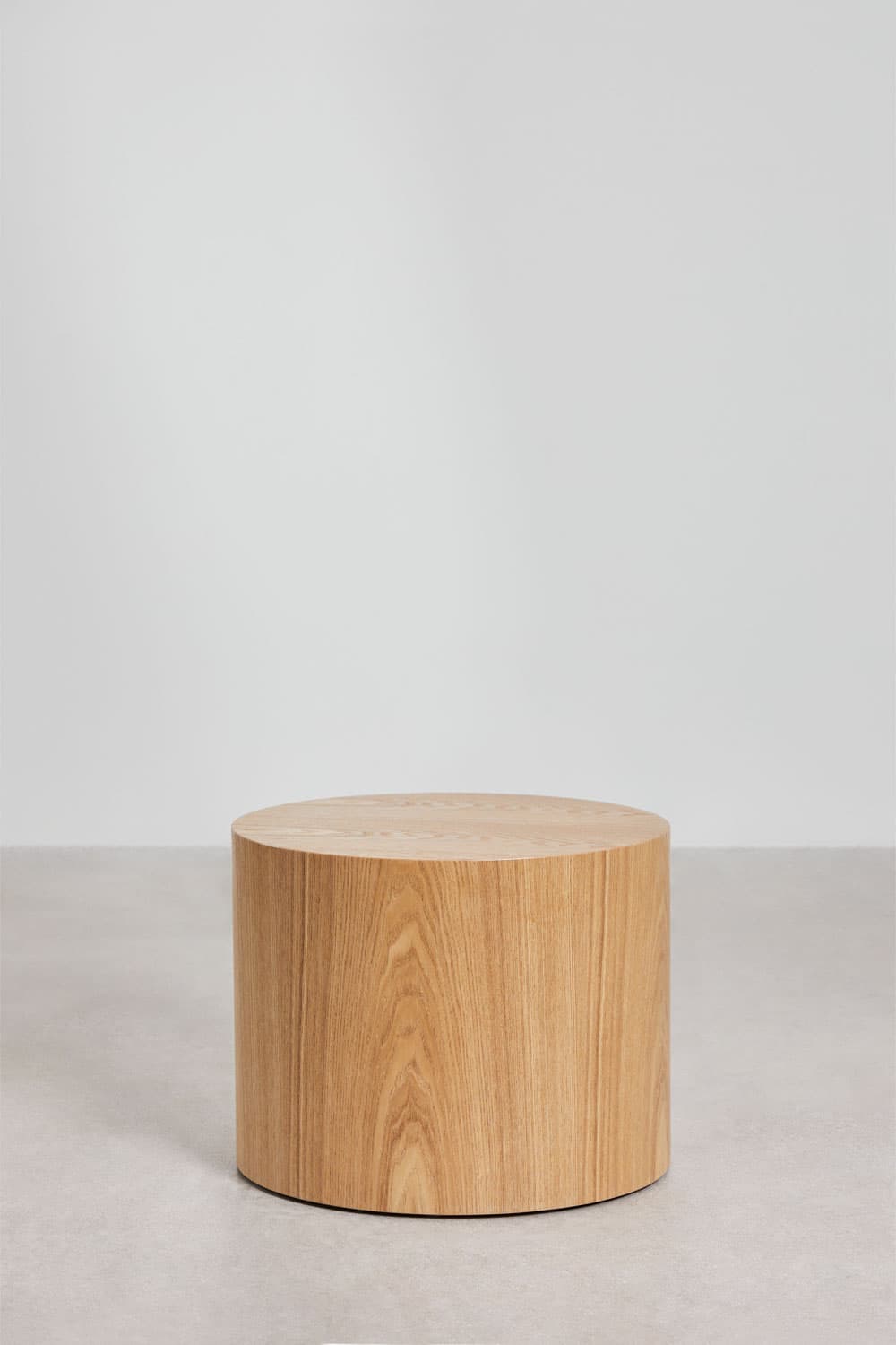 A light-colored cylindrical side table made of natural wood, possibly oak, showcasing a prominent vertical grain pattern along its sides and a matching grain on its flat top surface. The table has a minimalist design with a clean, unadorned form and appears to be in new or excellent condition. — 3D model