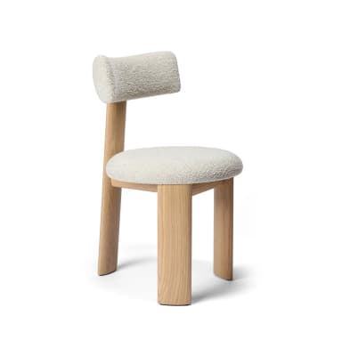 A modern dining chair featuring a rounded, off-white boucle upholstered seat and a crescent-shaped backrest, supported by four thick, light-toned cylindrical wooden legs. — 3D model