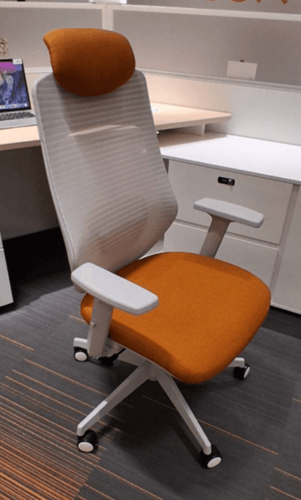 A white and orange ergonomic office chair featuring a high mesh backrest, an upholstered seat cushion, an upholstered headrest, adjustable white armrests, and a five-star base with casters for mobility. The chair combines functional design with a contemporary aesthetic. — 3D model