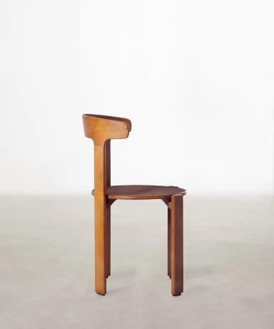 A wooden chair with a curved backrest and a circular seat. The chair has four straight legs. The design appears modern with clean lines and a focus on the natural grain of the wood. — 3D model