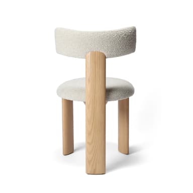 A modern dining chair featuring a rounded, off-white boucle upholstered seat and a crescent-shaped backrest, supported by four thick, light-toned cylindrical wooden legs. — 3D model
