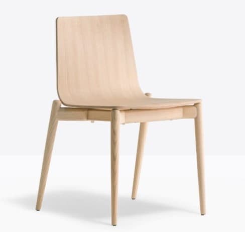 A modern chair constructed primarily from bent plywood and wood. The chair features a curved backrest that flows seamlessly into the seat. The legs are tapered and angled, providing a stable base. The overall design is minimalist and showcases the natural grain of the wood. — 3D model