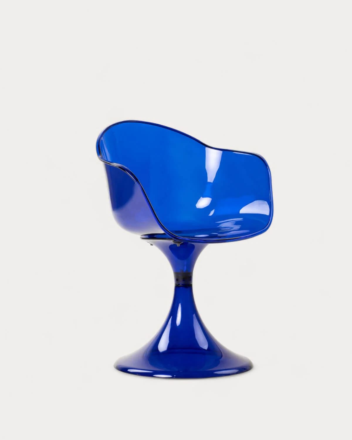 A modern accent chair with a molded, organic seat and backrest supported by a single, tulip-shaped pedestal base. The chair has a smooth, high-gloss finish and appears to be constructed from a translucent material. — 3D model