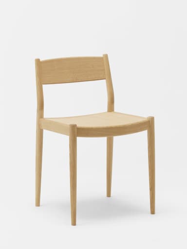 A minimalist wooden chair with a gently curved backrest and seat. The chair features four tapered legs and a simple, unadorned frame constructed from light-colored wood. — 3D model