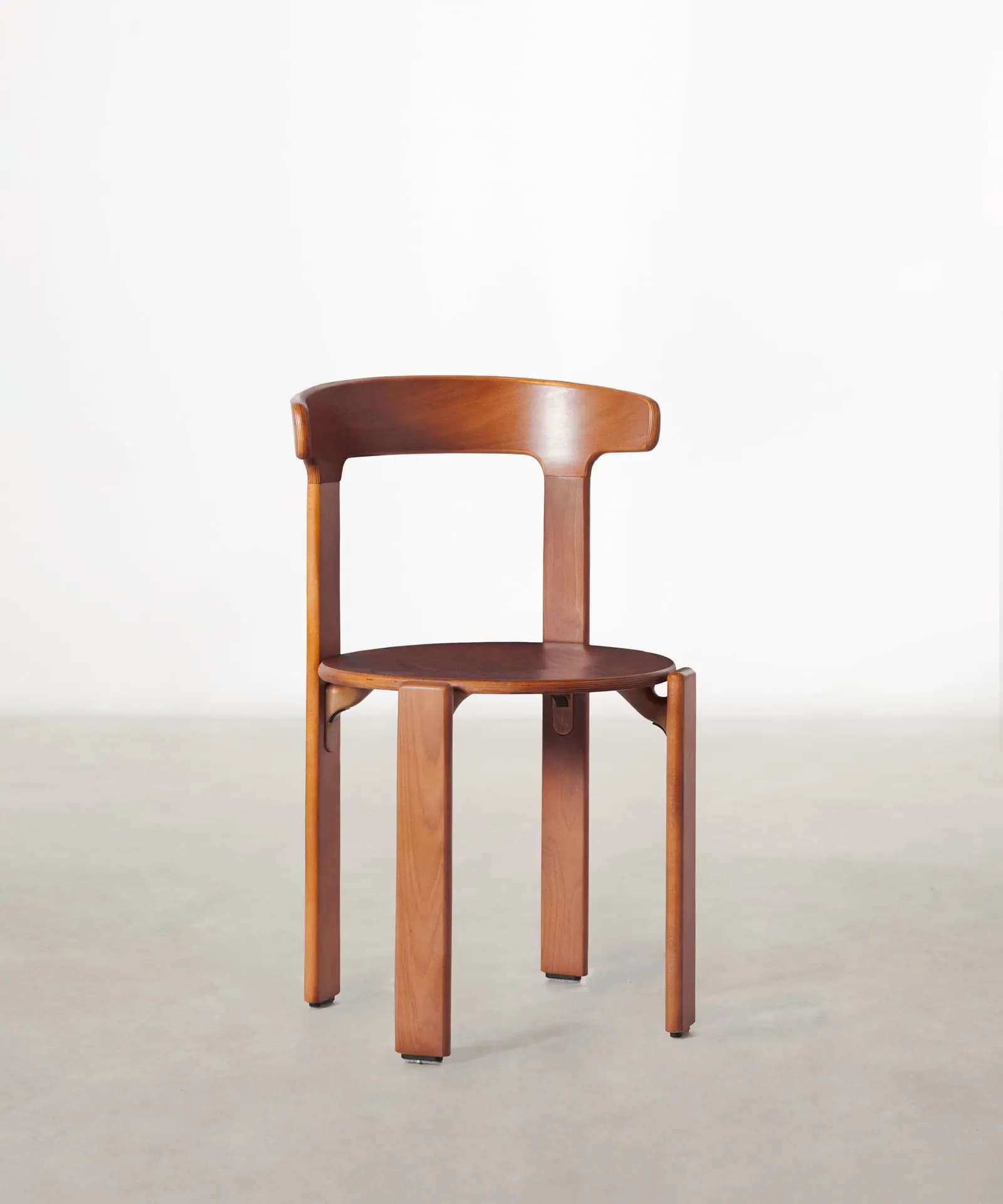 A wooden chair with a curved backrest and a circular seat. The chair has four straight legs. The design appears modern with clean lines and a focus on the natural grain of the wood. — 3D model