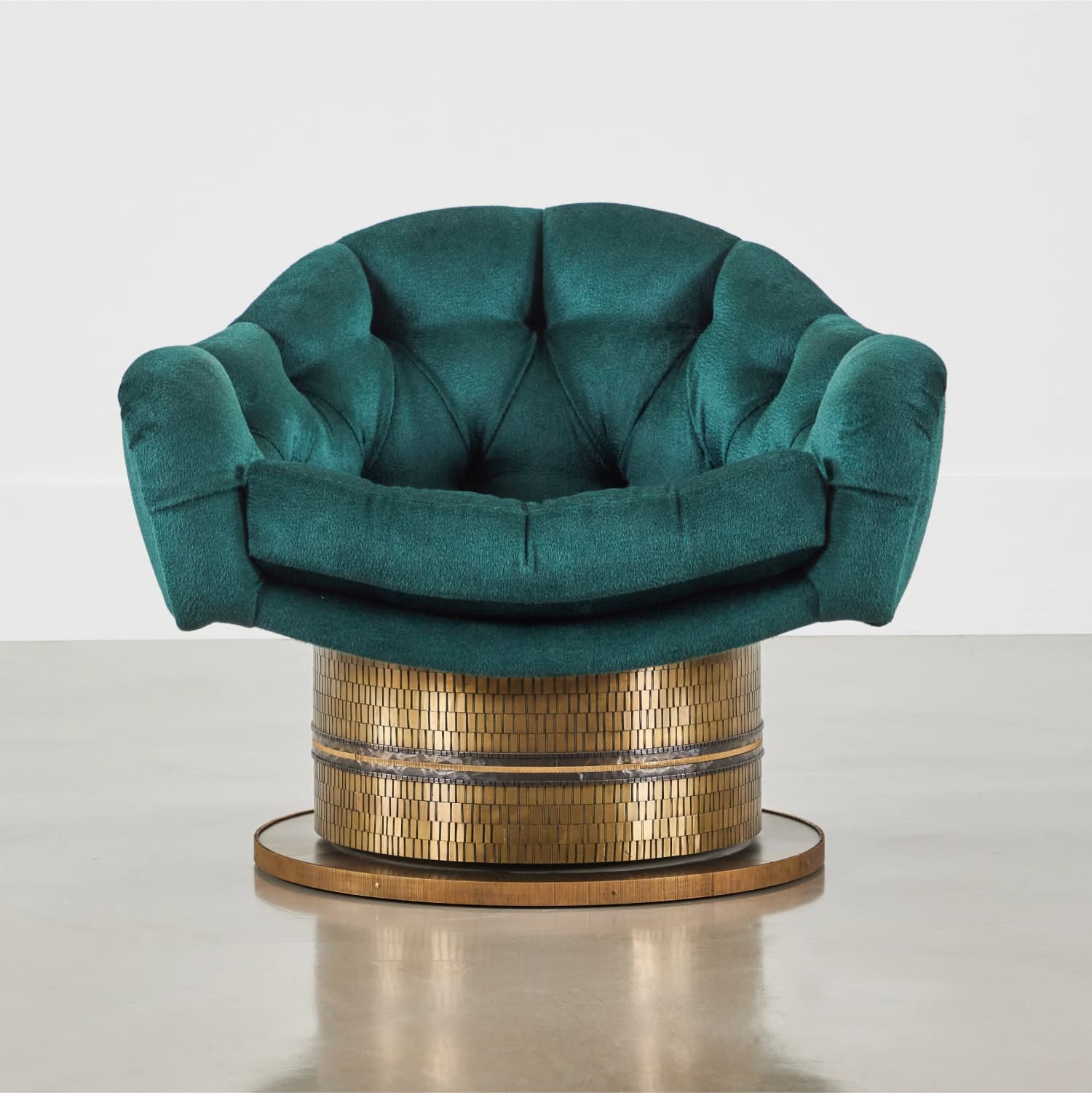 A plush, upholstered armchair with a deep emerald green velvet fabric. The seat and back are tufted with diamond-shaped buttoning. The armchair is supported by a cylindrical base finished in a mosaic of gold rectangular tiles, which sits on a round, metallic gold base. The armchair appears to be a swivel chair. — 3D model