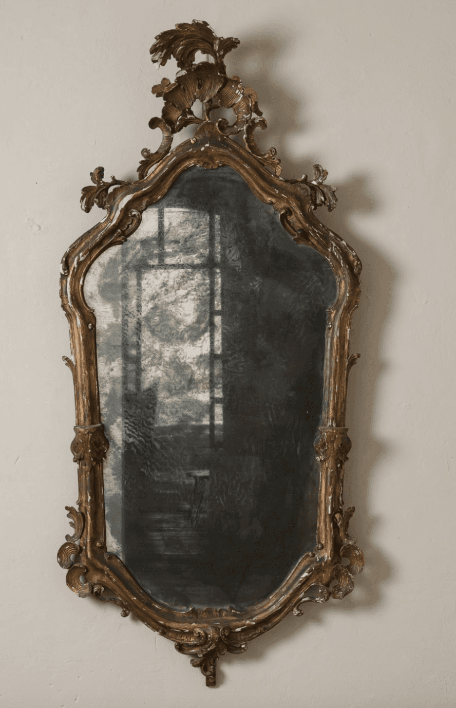 A vintage ornate mirror with a carved wooden frame. The frame features Rococo-inspired scrolling aca… — 3D model