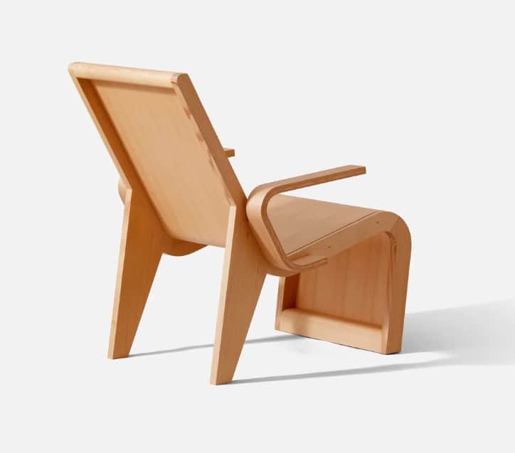 A modernist bent plywood lounge chair featuring a natural light wood finish. The design includes a l… — 3D model