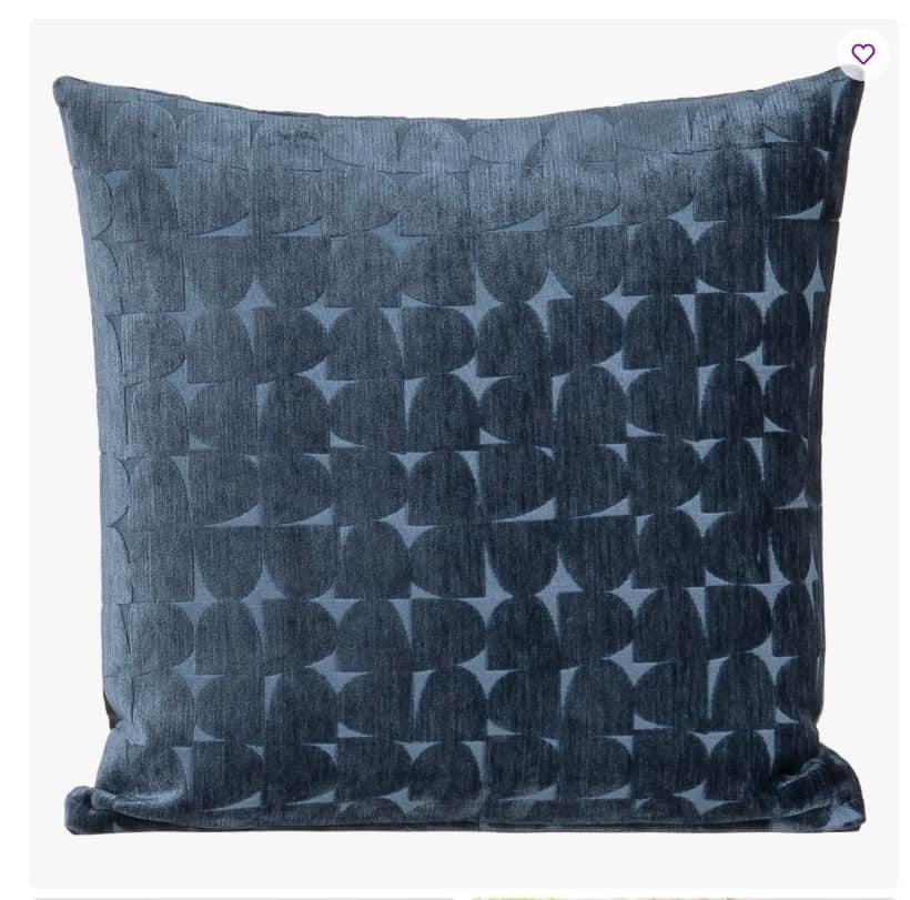 A square cushion with a geometric pattern. The pattern consists of repeating semi-circular shapes ar… — 3D model