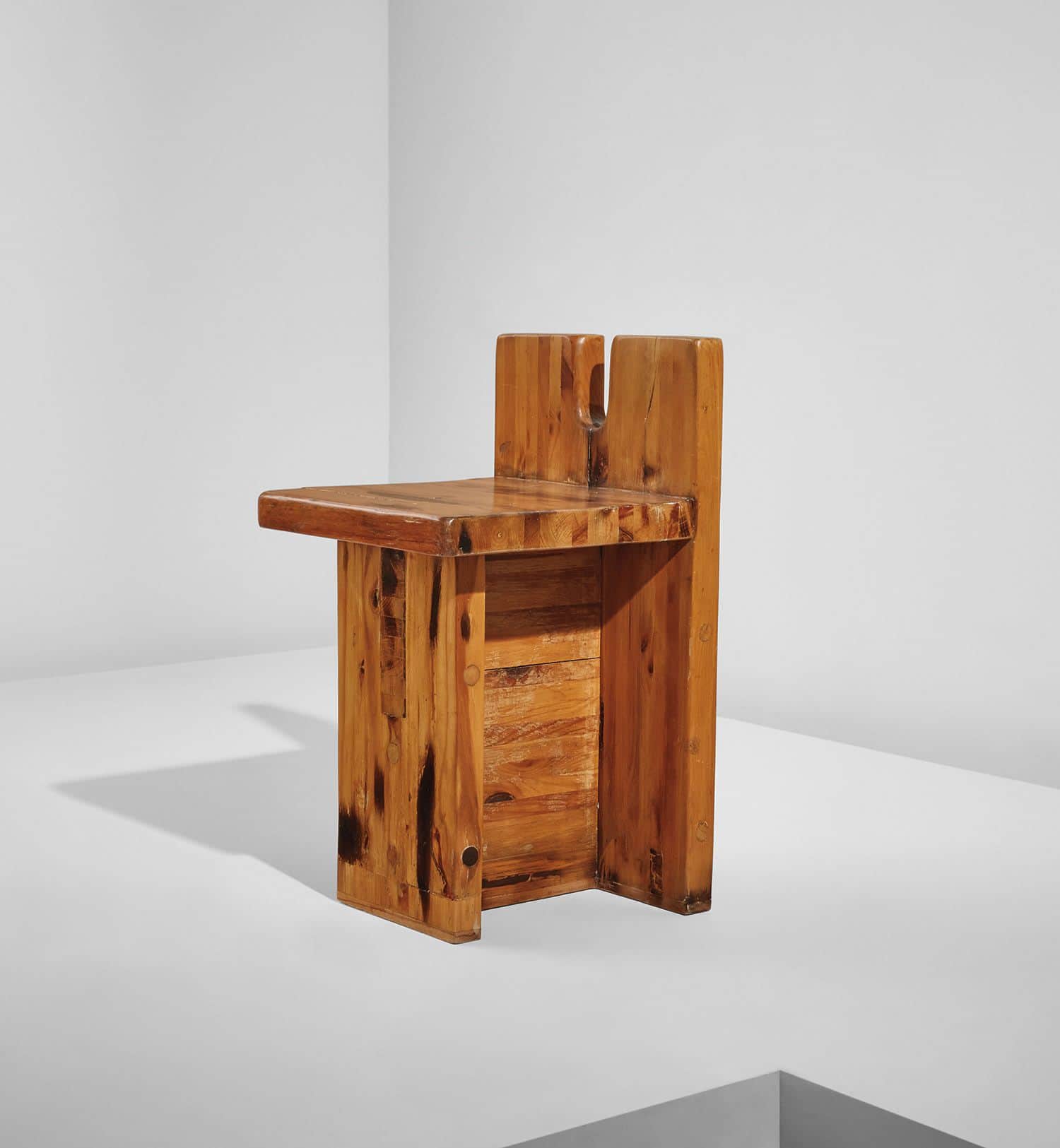 A blocky, primitive-style chair constructed from thick planks of light-colored, rustic solid wood. I… — free STL 3D model