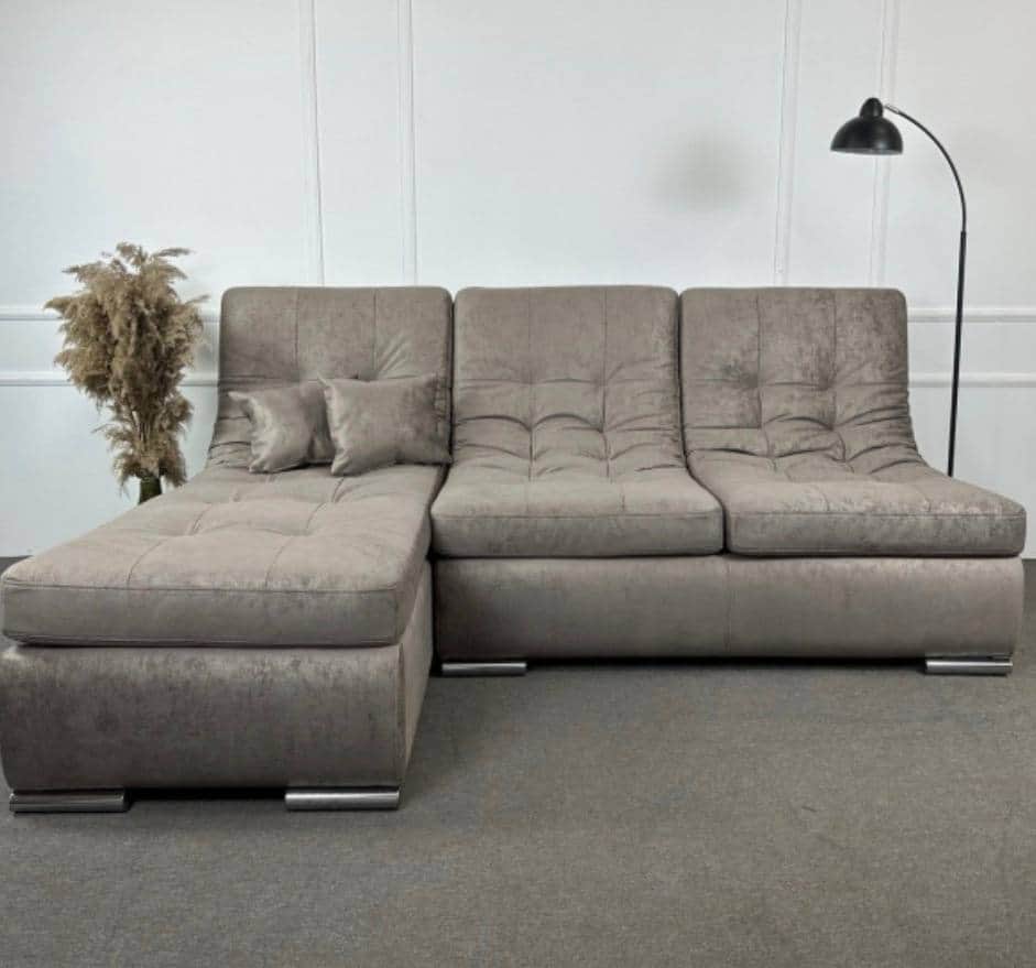 An L-shaped sectional sofa featuring a left-hand facing chaise lounge and two main seating sections.… — 3D model