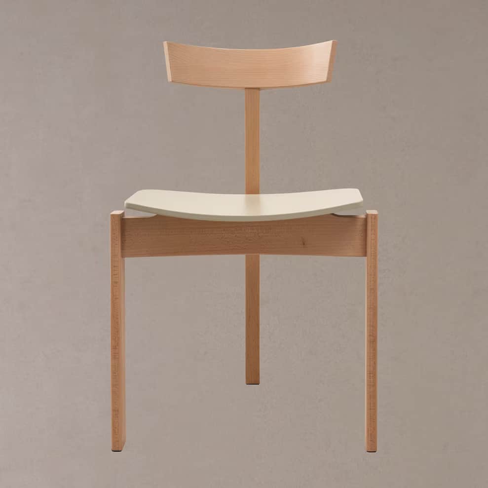 A modern dining chair with a curved backrest and a gently contoured seat. The chair features a woode… — free GLB 3D model