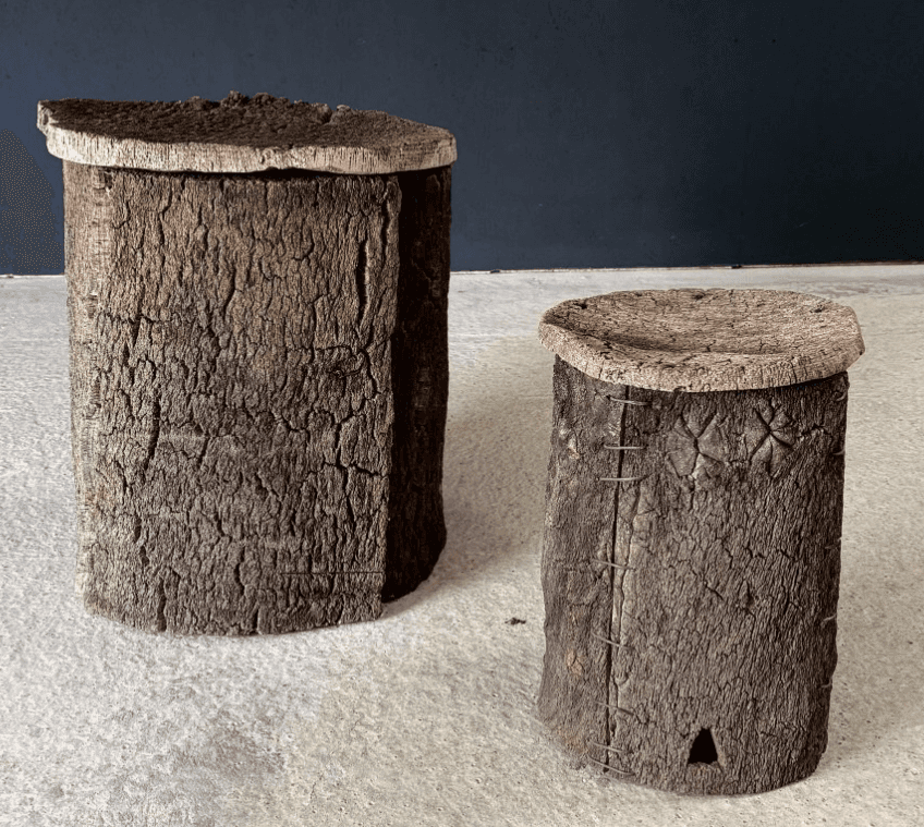 A cylindrical stool with a textured, bark-like exterior and a flat, circular cork top. — free SKP 3D model