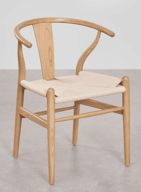 A modern dining chair with a distinctive wishbone-shaped backrest and armrests. The seat is constructed from woven natural fiber. The frame and legs are made of light-colored wood. — 3D model